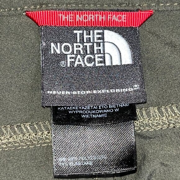 Vintage THE NORTH FACE Men's Cargo Shorts - Army Green Ombre / Fading - Size 30 - Picture 11 of 14